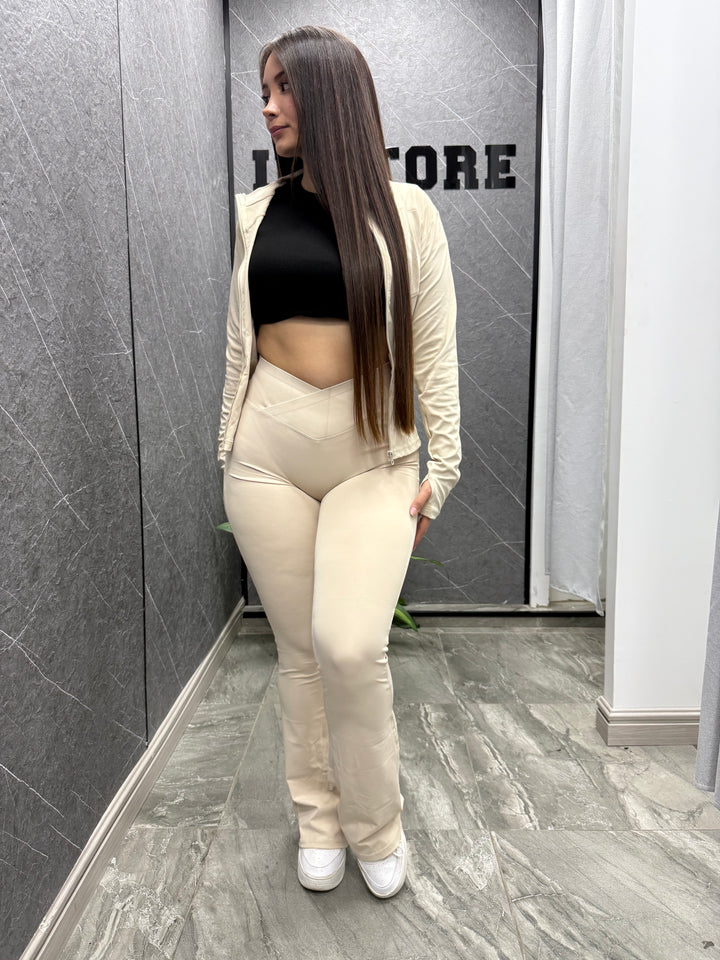 Conjunto Deportivo Beige