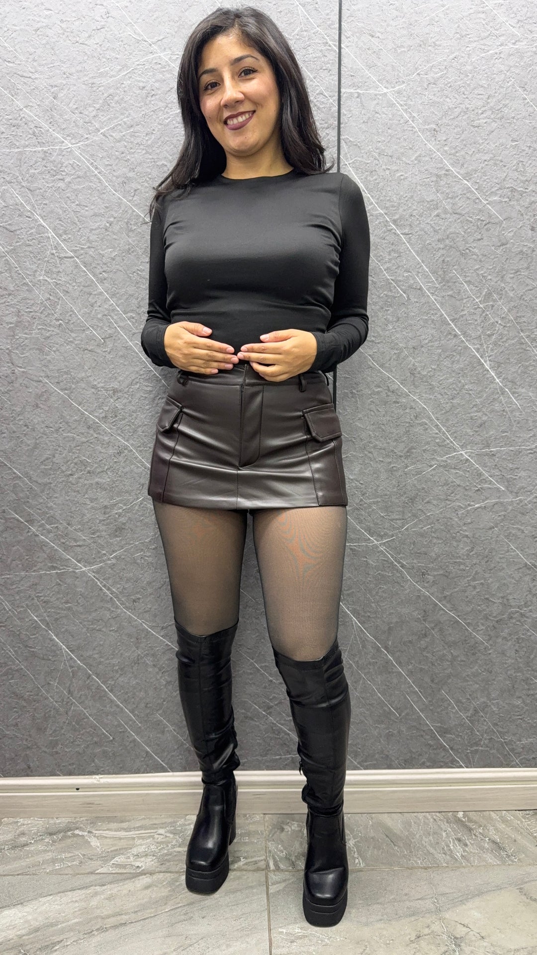 Short Cargo Cuerina Chocolate