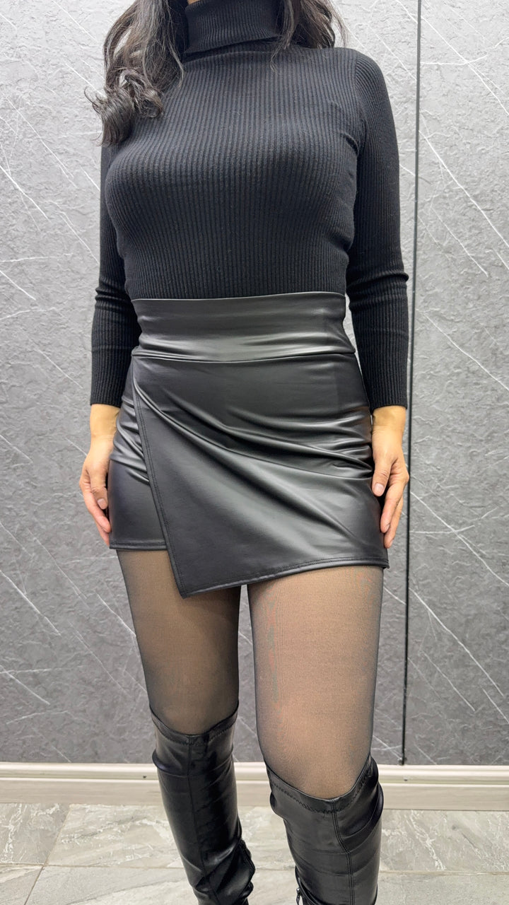 Falda Short Cuerina Negra
