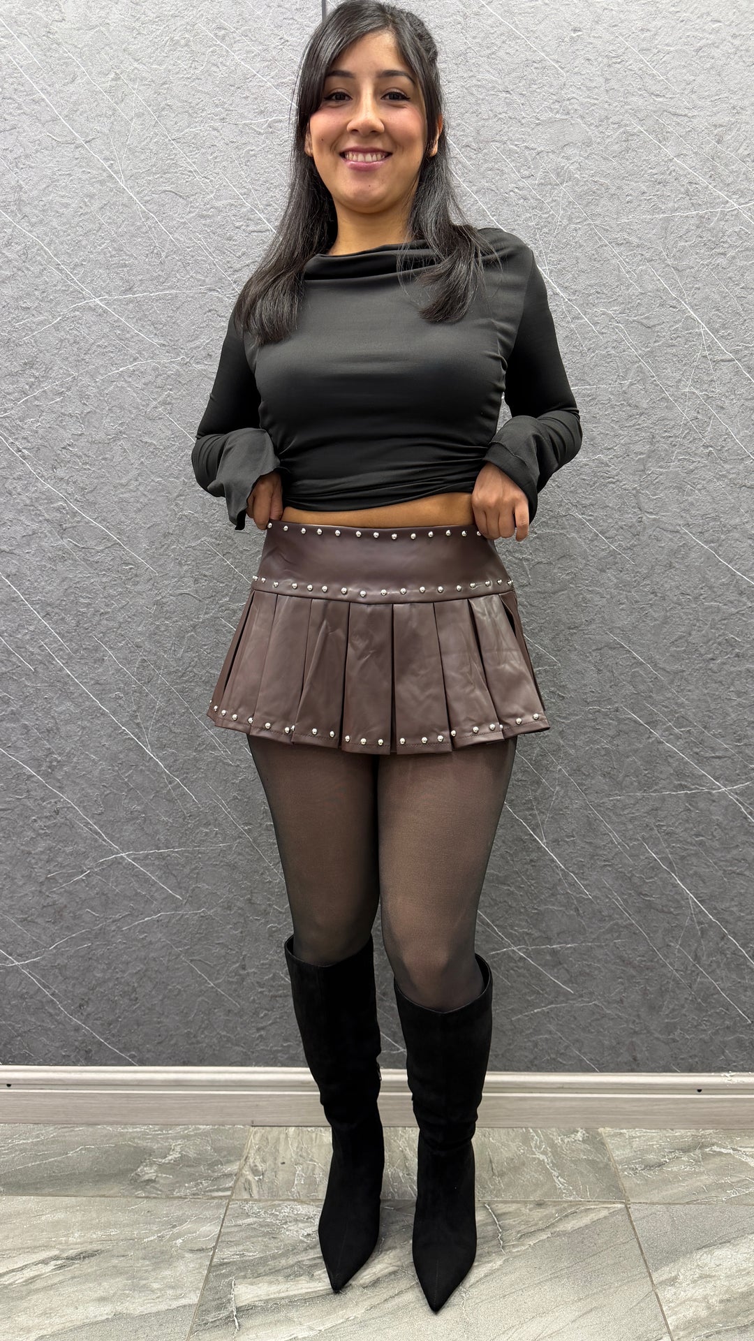 Falda eco cuero Tachas café