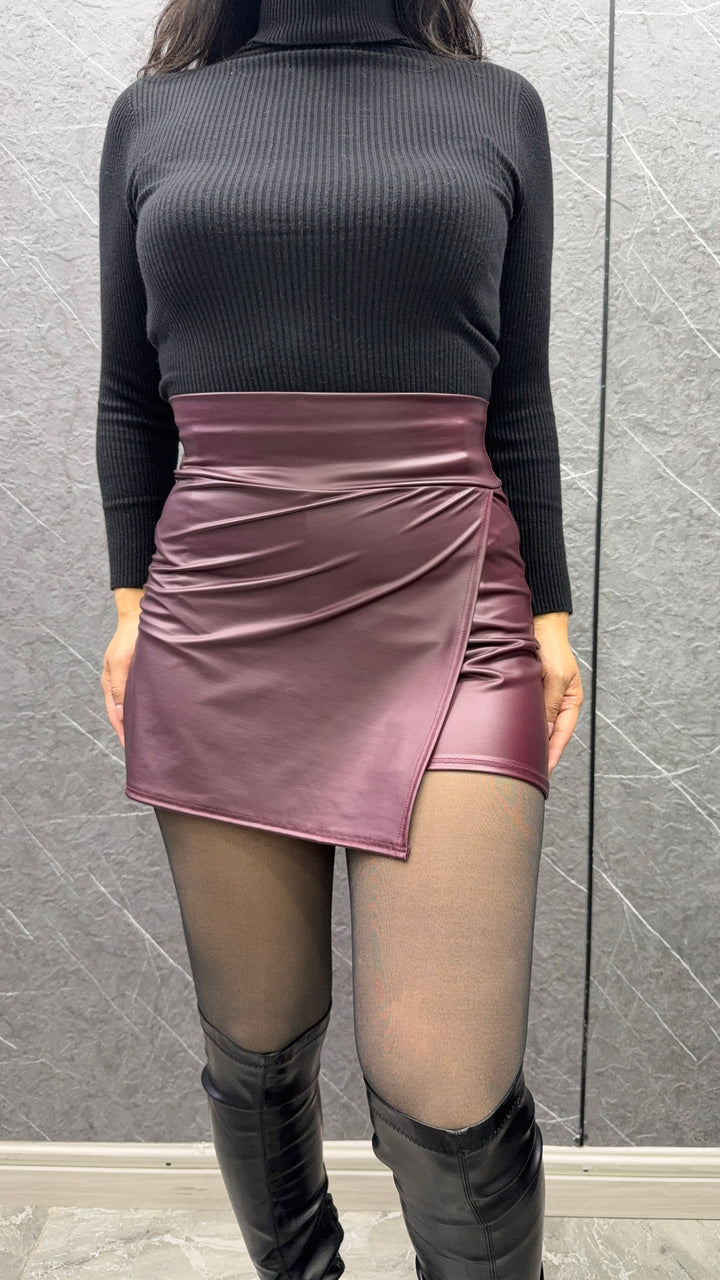 Falda Short Cuerina Burdeo
