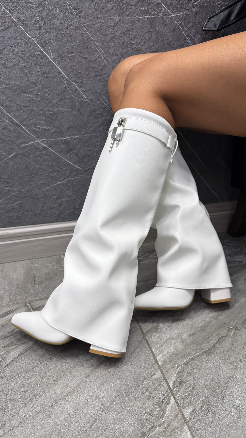 Bota candado blanca ibstore
