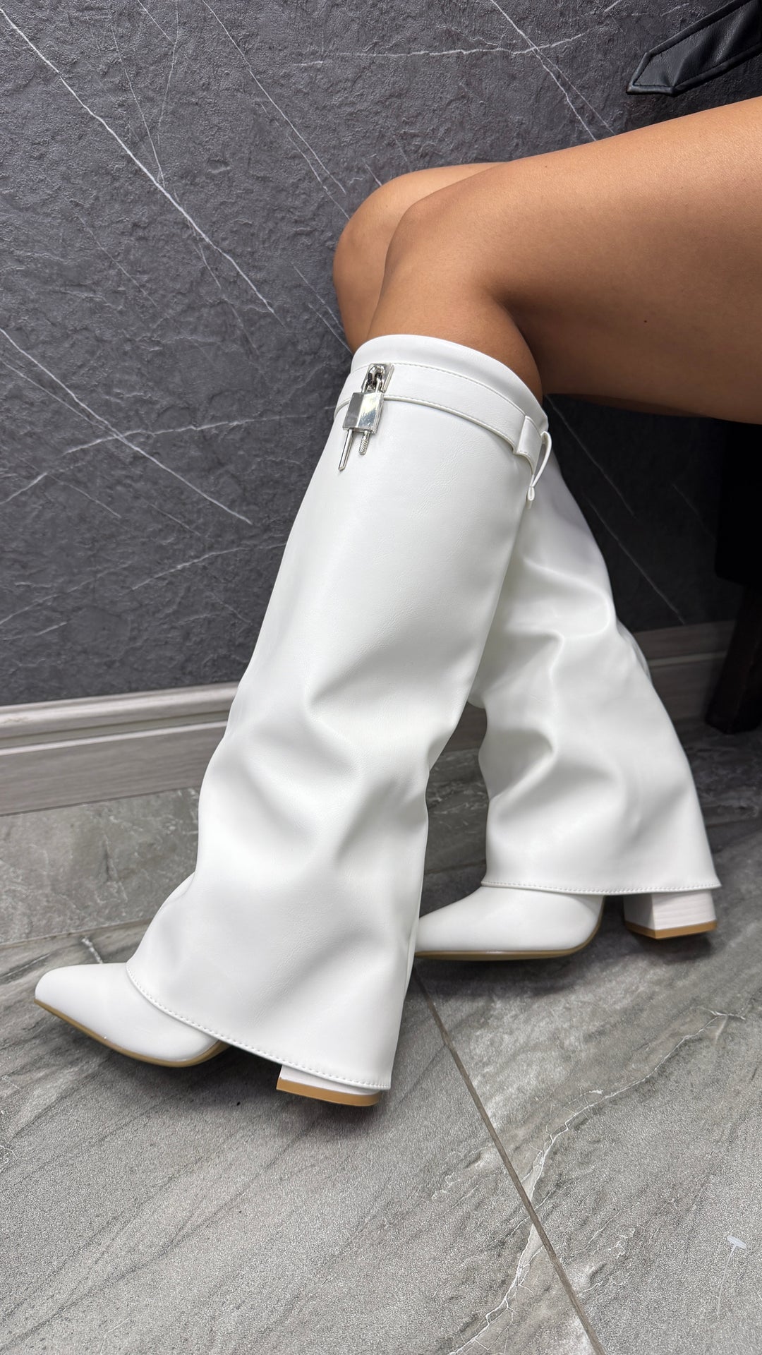 Bota candado blanca ibstore