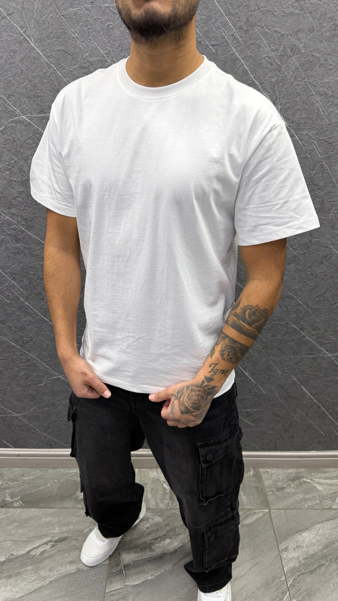 Oversize white ibstore