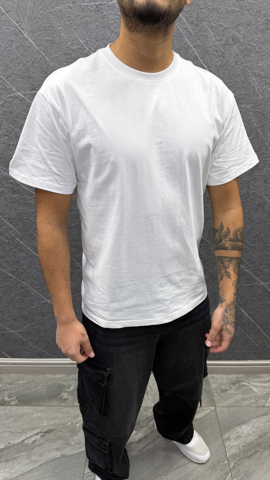 Oversize white ibstore