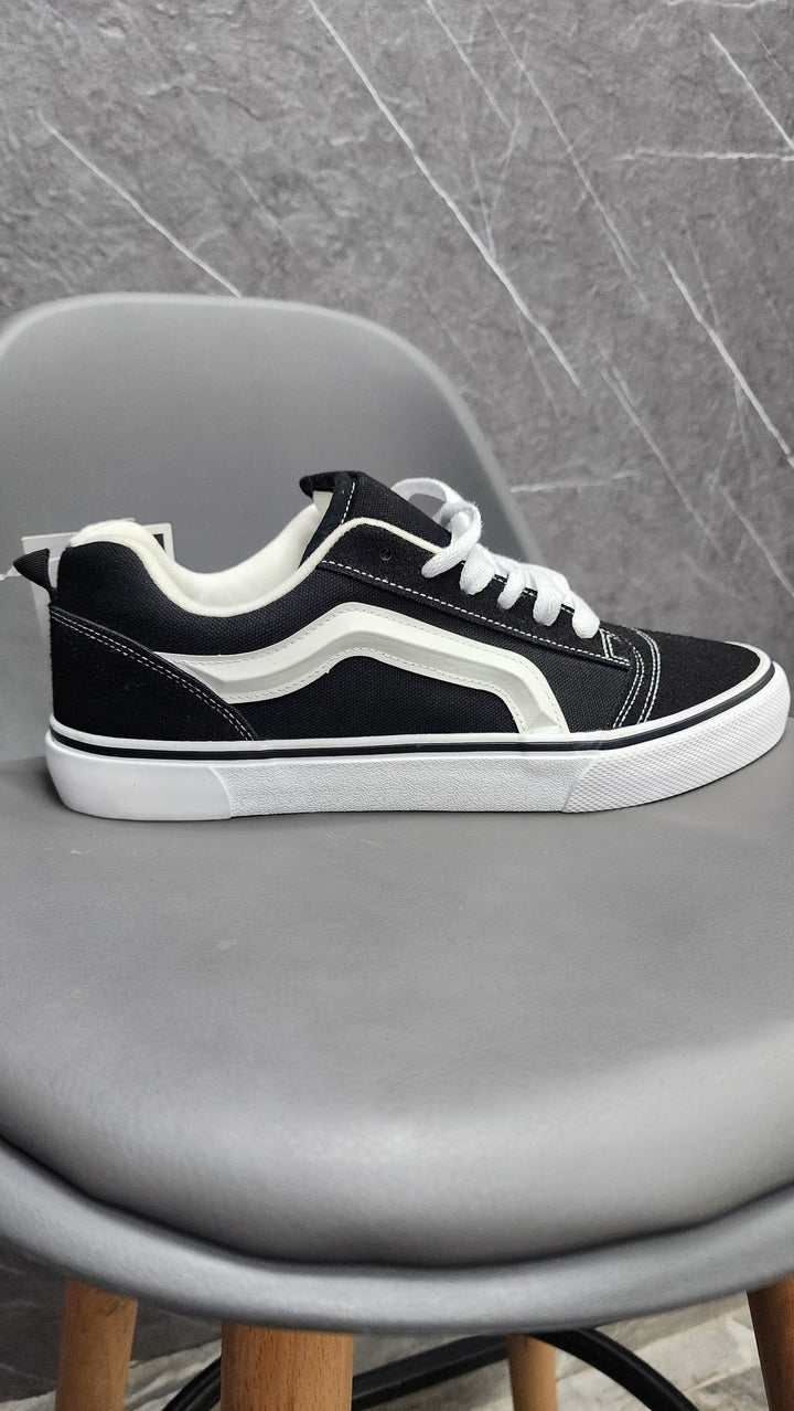 Zapatilla V68 Black and White ibstore