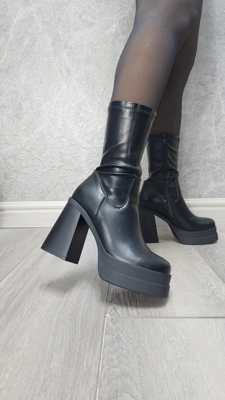 Botin full black 615A