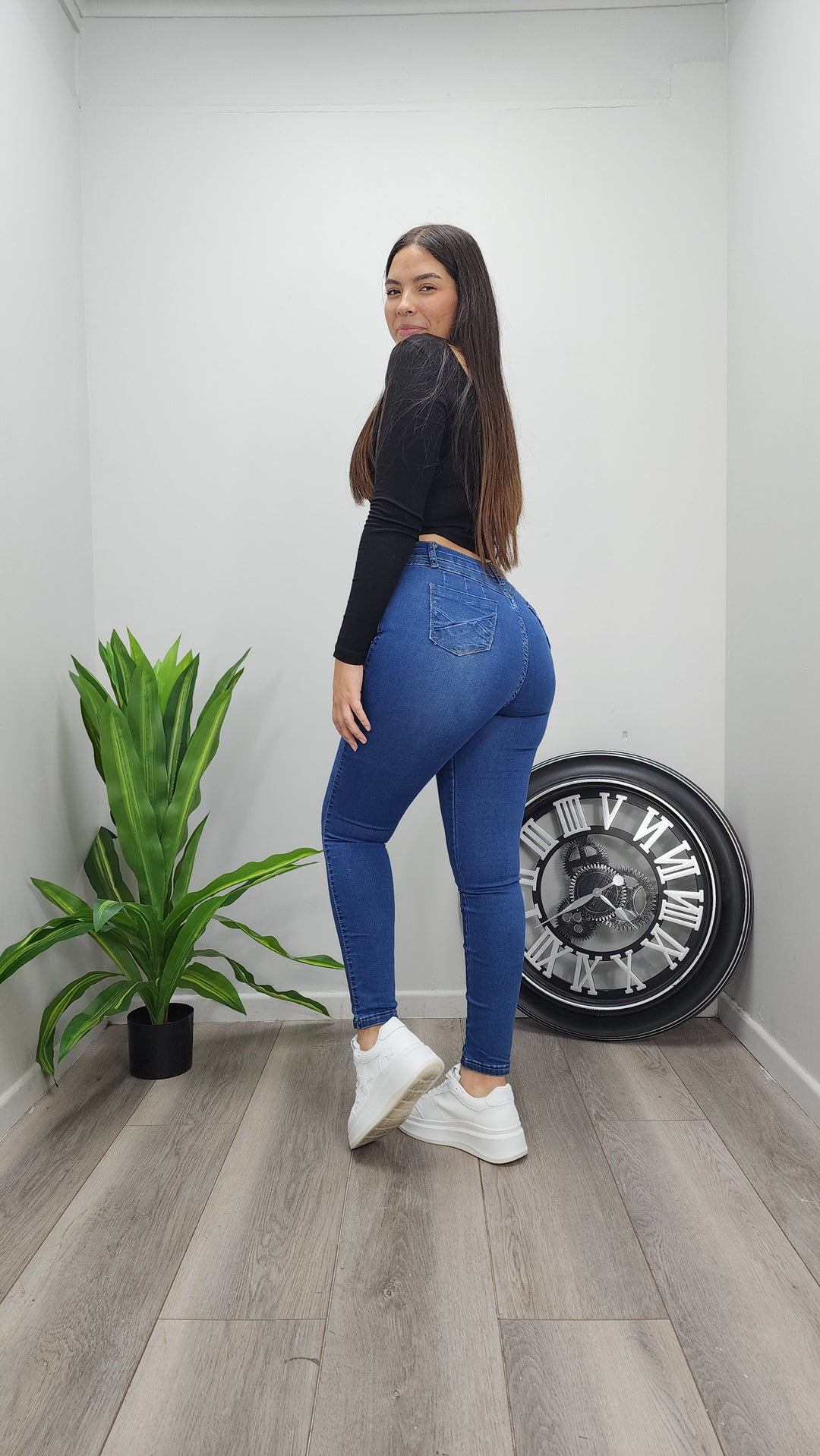 Skinny Izel 06-2