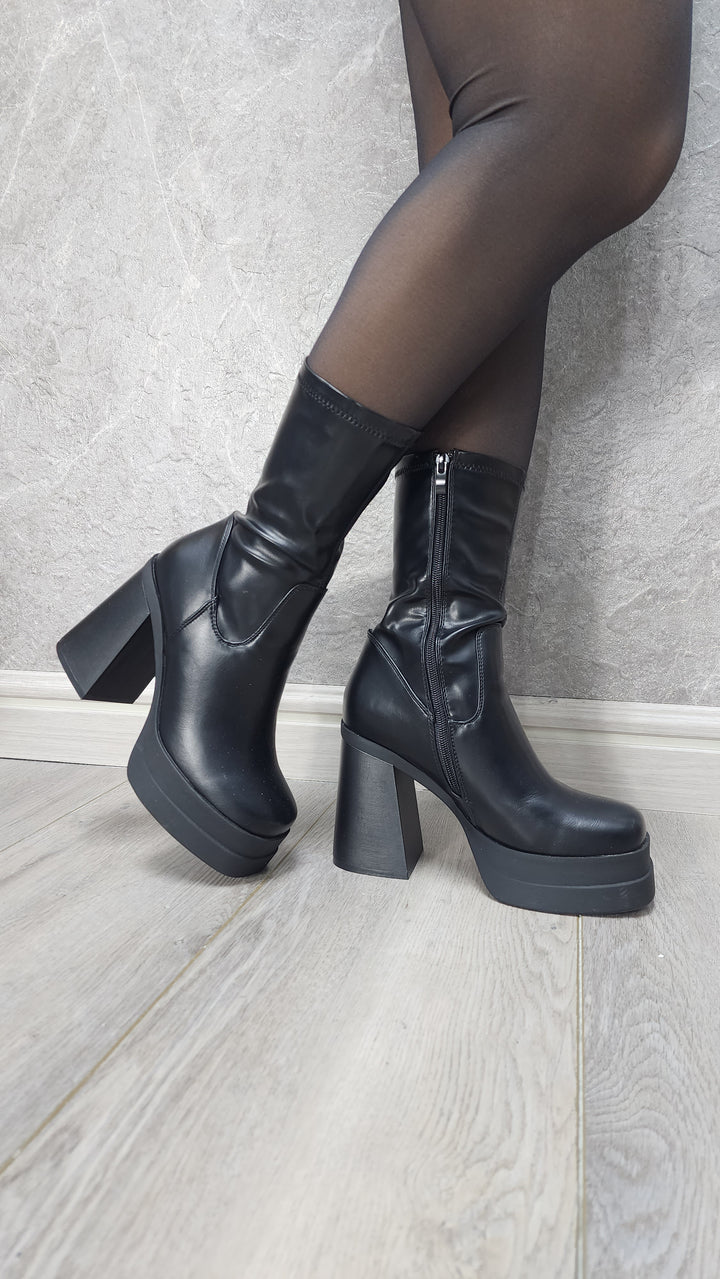 Botin full black 615A